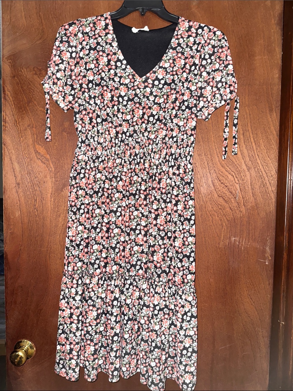 Floral V-Neck Midi Dress in Black and Pink M-L